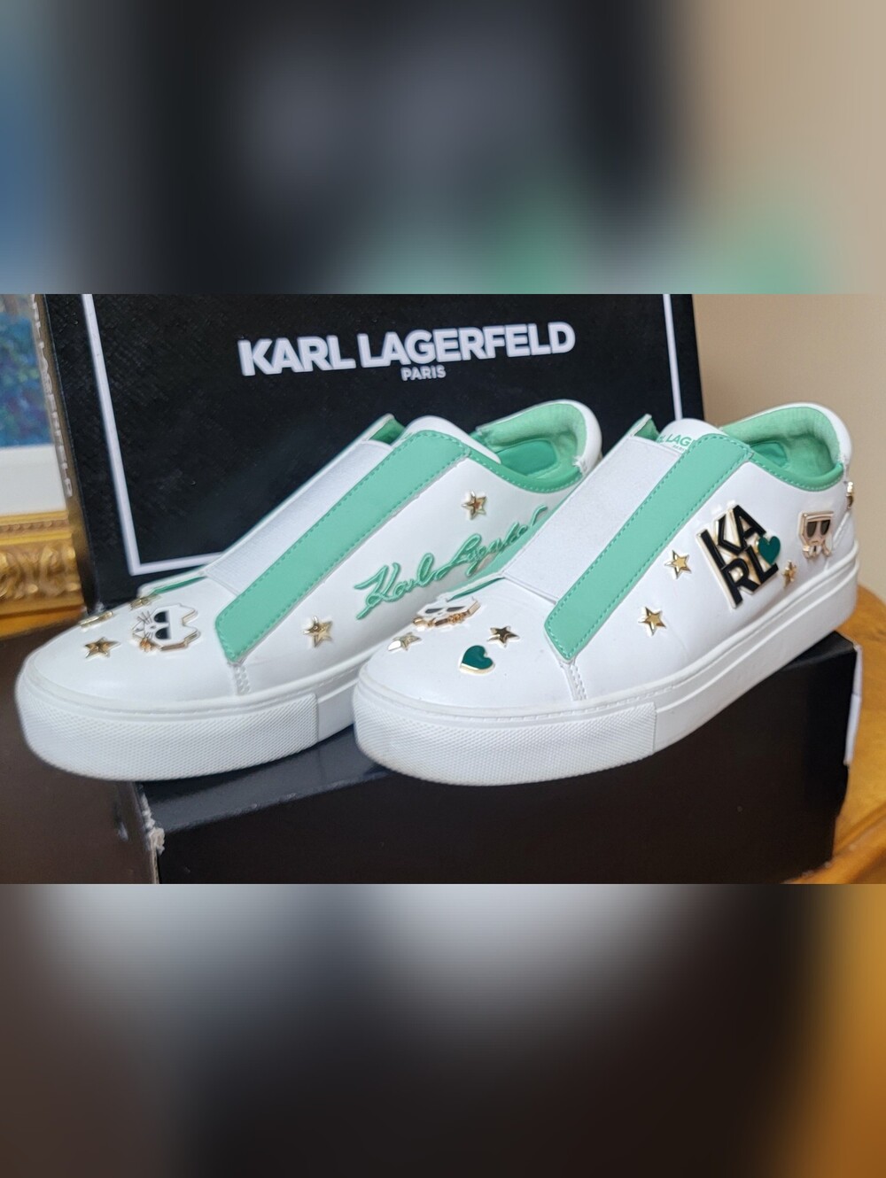 Karl Lagerfeld Citie White Leather Slip On Sneakers Green Trim Logo Pins 9.5